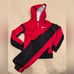 Nike sweat suit size 4/5T boys or girls. Set of jacket and pants